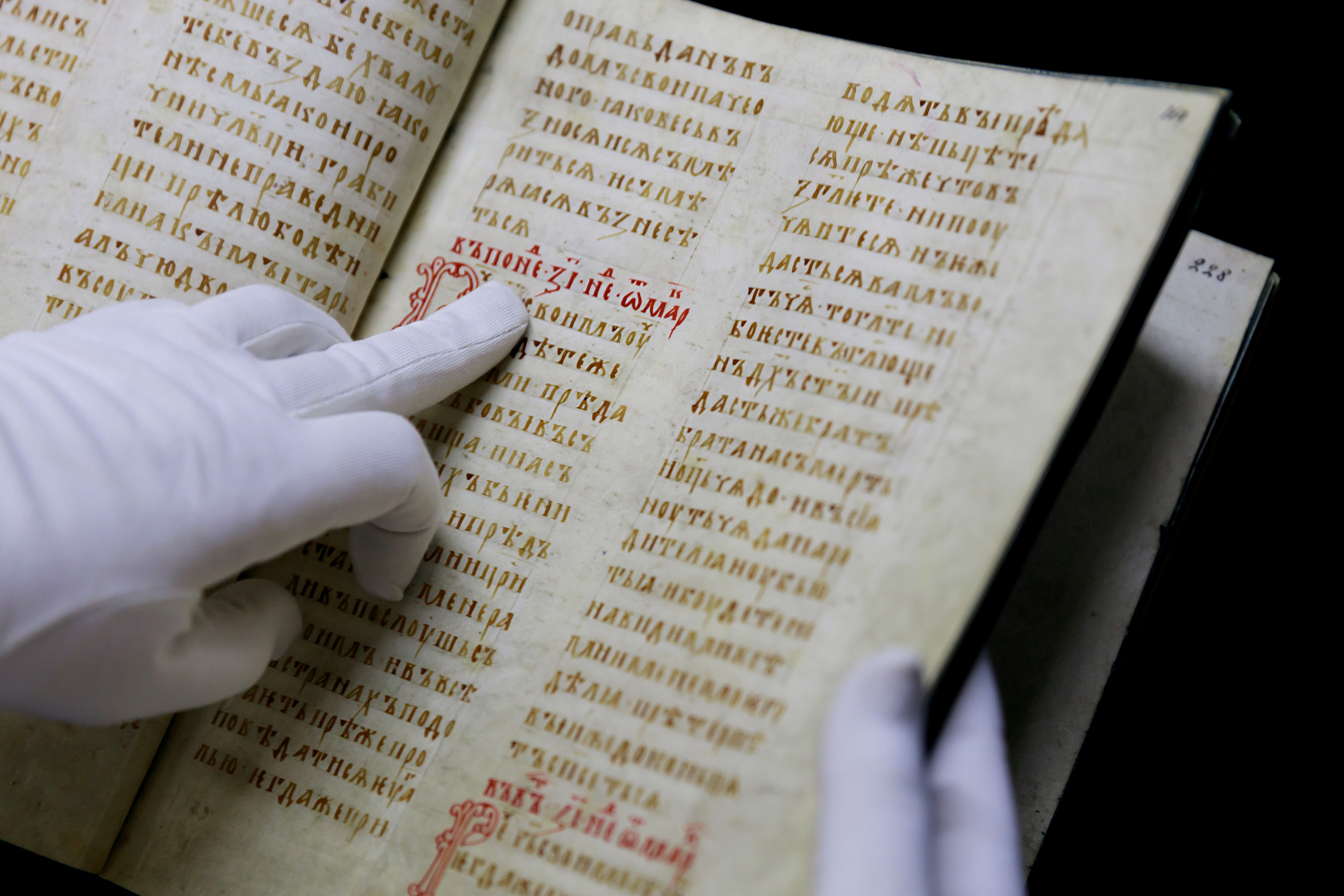 Изображение новости Вебинар «Древнерусские рукописные сокровища в НЭБ КП»