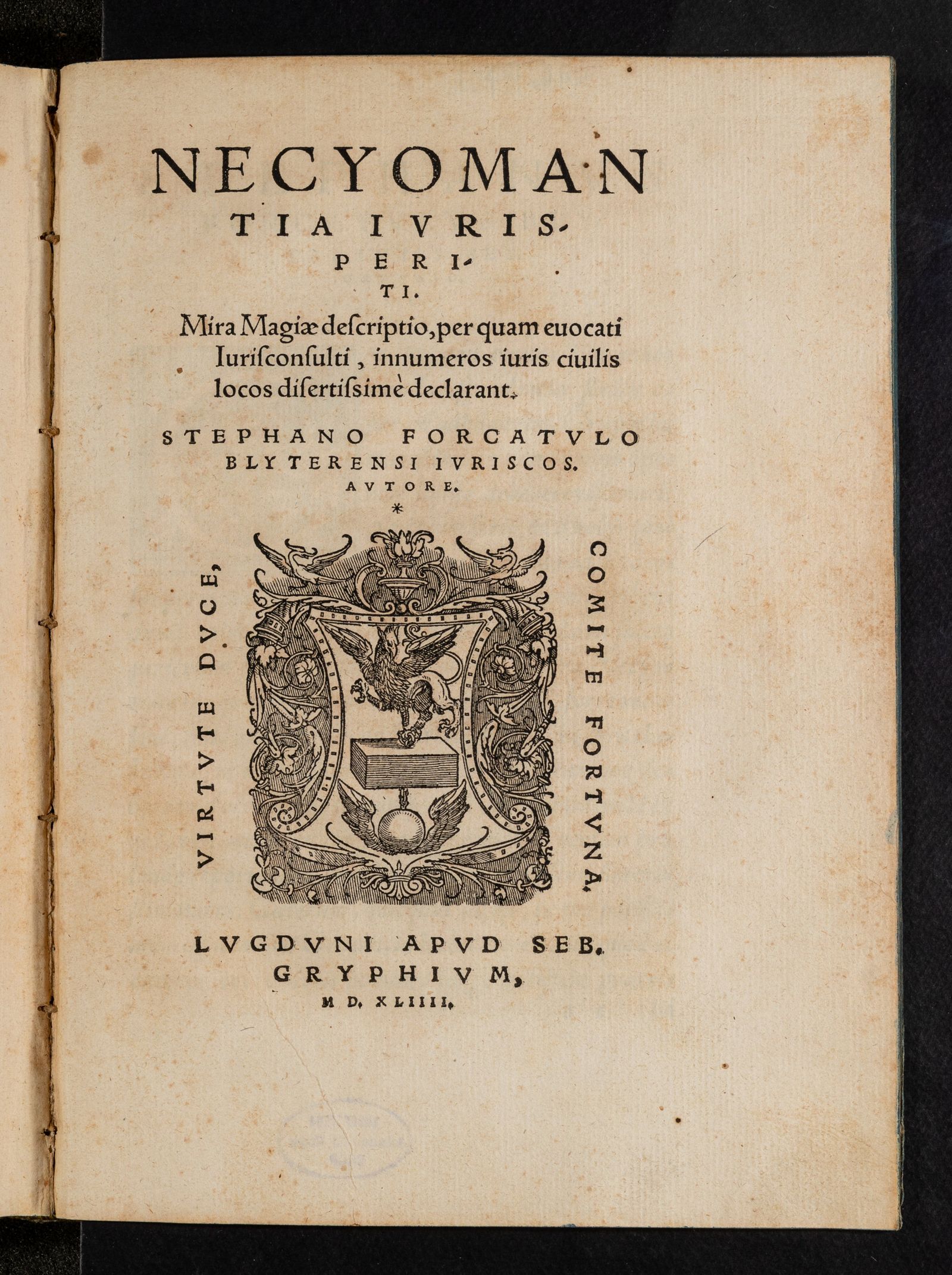 Изображение Necyomantia iurisperiti. Mira magiae descriptio per quam evocati Iurisconsulti, innumeros iuris civilis locos difertissime declarant Stephano Forcatulo blyterensi iuriscos autore